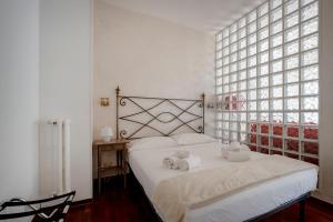 GuestHost - Bright Balcony Flat in Central Bari