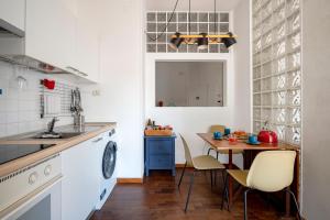 GuestHost - Bright Balcony Flat in Central Bari
