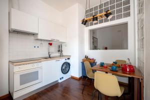 GuestHost - Bright Balcony Flat in Central Bari