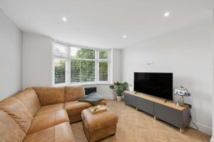 Spacious & Modern home in Chorlton Manchester - Sleeps 5 guests & Free Parking