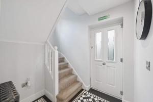 Spacious & Modern home in Chorlton Manchester - Sleeps 5 guests & Free Parking