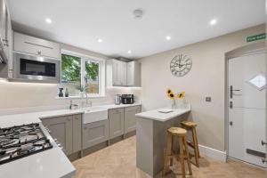 Spacious & Modern home in Chorlton Manchester - Sleeps 5 guests & Free Parking