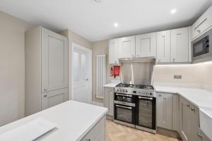 Spacious & Modern home in Chorlton Manchester - Sleeps 5 guests & Free Parking