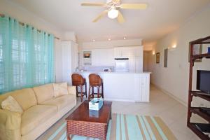 Casual Beachfront 1-Bed with Pool