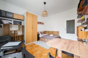 Nowa Praga Classic Studio by BookingHost