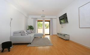 B84 - Lagos Urbe Holiday Apartment
