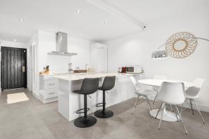 Modern 3 bed Apartment in Puerto Banus, Marbella