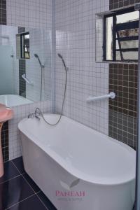 Paneah hotel and suites