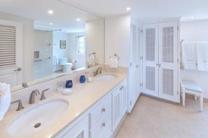 Beachfront 1-Bed with Plunge Pool - Reeds House 10