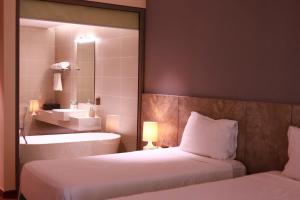 SeaView-Mountainview Apartment with Super-King-bed and Bathtube in Flamingo CatBa Beach Resort