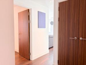 2BHK Panoramic Views, Sleep 6, 1 Min from Station, BP95