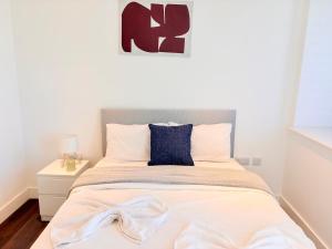 2BHK Panoramic Views, Sleep 6, 1 Min from Station, BP95