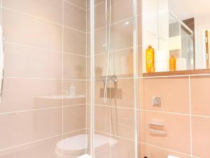 2BHK Panoramic Views, Sleep 6, 1 Min from Station, BP95