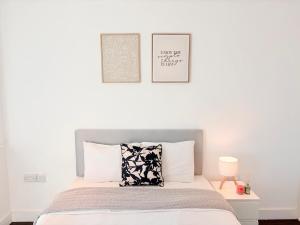 2BHK Panoramic Views, Sleep 6, 1 Min from Station, BP95