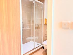 2BHK Panoramic Views, Sleep 6, 1 Min from Station, BP95