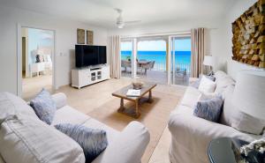 Modern Beachfront Condo with Pool - Sapphire 517