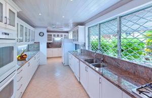 Beachfront Tropical Retreat - Belair