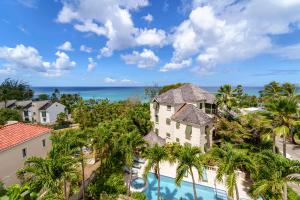 Penthouse Condo With Plunge Pool and Ocean View - Beacon Hill 305