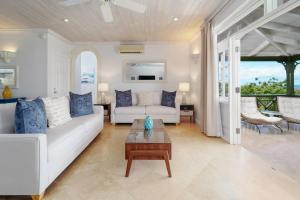 Penthouse Condo With Plunge Pool and Ocean View - Beacon Hill 305