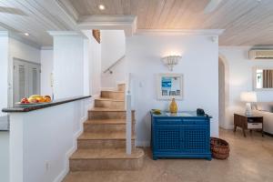 Penthouse Condo With Plunge Pool and Ocean View - Beacon Hill 305