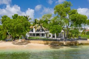 Luxury Modern Beachfront Villa - Onyx