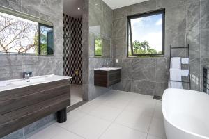 Luxury Modern Beachfront Villa - Onyx