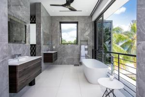 Luxury Modern Beachfront Villa - Onyx