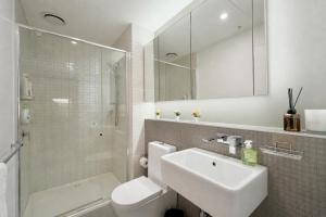 Ember House 2BR City Views Gym, Pool, Spa, Sauna
