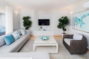Modern Beachfront Condo - St Peters Bay 402