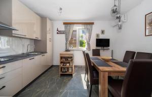 2 Bedroom Stunning Home In Plomin