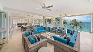 Smugglers Cove 6 3 bed: Beachfront condo