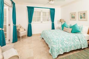 Romantic Beachfront Condo - Waterside 402