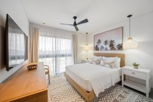 Romantic Beachfront Condo - Allure 505
