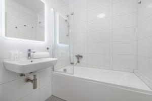Exceptional Apartments with Parking by Noclegi Renters