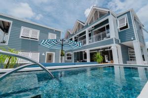 Beachfront Villa with Plunge Pool - Sea Breeze House 4 bed