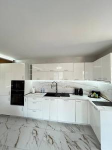 Modern Brand New 1BR Apartment near Metro Station by Top Kvartiri Ltd