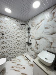 Modern Brand New 1BR Apartment near Metro Station by Top Kvartiri Ltd