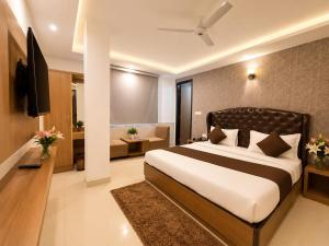 Hotel The Sky Nest Suites Near Delhi IGI Airport