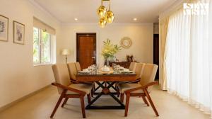 StayVista at Villa Luxo with Pool & BBQ