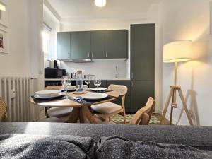 YR Apartments - Ca Granda - 1 Min Walk to Metro