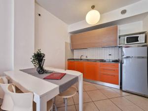 Flat with a spacious sunny terrace - Beahost