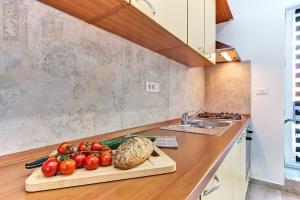 Cozy Apartment Silva near center with jacuzzi and parking
