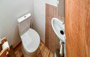 1 Bedroom Beautiful Home In Les Cabannes