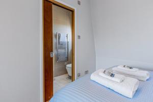 Amazing 1BDRM Apt with Stunning Views over City