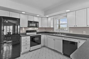 Life of Sea-Renity 112 Burlington Street home