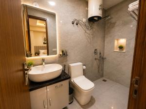 Akshay premium suites1 BHK Serviced Apartments Near Artemis Hospital Sector 52