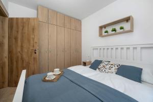 Przytulny Apartament z Tarasem i Parkingiem by Noclegi Renters