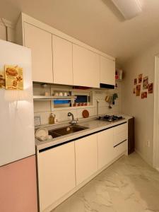 Mingle Stay - 3 Bedroom Home near Gocheok Sky Dome & Oryu Station