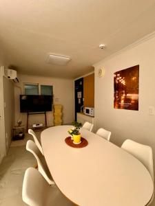Mingle Stay - 3 Bedroom Home near Gocheok Sky Dome & Oryu Station