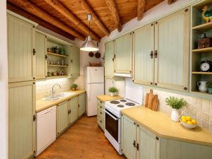 "GOLDEN SUNSET VILLA" 3-BDR, Breathtaking Views